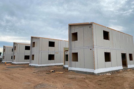E2E construye viviendas del primer ecobarrio maulino